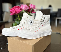 CONVERSE WOMEN'S CHUCK TAYLOR ALL STAR HEARTS HIGH TOP SHOES
