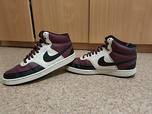 Кроссовки Nike (7 фото из 7)