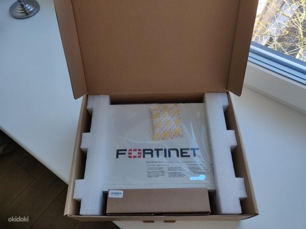 Fortinet FortiSwitch 124F 24x GE RJ45 and 4x 10GE SFP+ (foto #4)