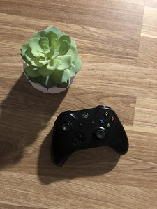 XBOX ONE X Pult (1 foto / 2)