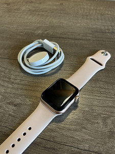 Apple Watch Series SE 40mm rose gold (gps) (1 foto / 4)