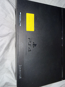 Playstation 4 (1 foto / 3)