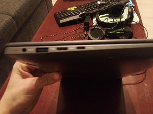 Laptop koos mittetöötava maatriksiga ja seega kõik hea (1 foto / 3)