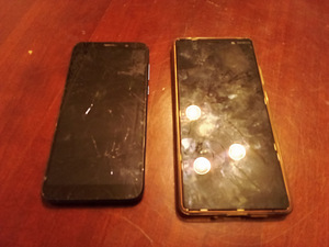 2 telefoni varuosade jaoks (2 foto / 2)