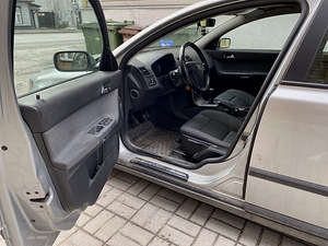 VOLVO V50 2006 (4 foto / 10)