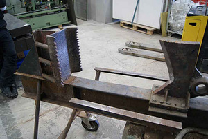 Isevalmistatud press, puulõhkumismasin (2 foto / 4)