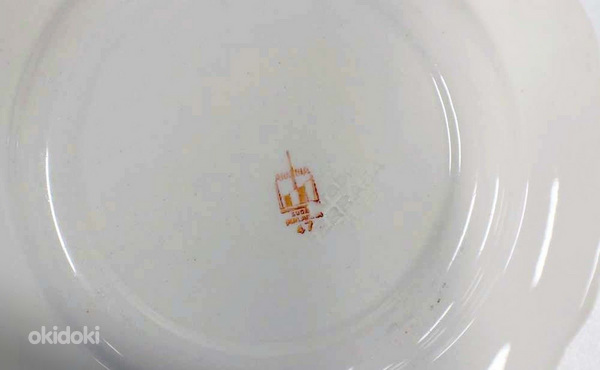 Посуда из арабского фарфора, штампованная камином, 44 предмета. (фото #10)