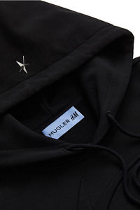 Новый! MUGLER H&M Худи со звездами (5 фото из 7)