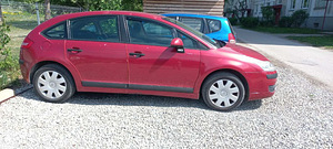 Автомобиль Citroen C4 (2 фото из 4)