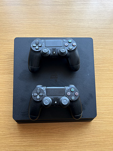 PS4 SLIM 1 TB + 2 DUALSHOCK (1 foto / 3)