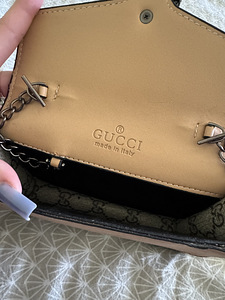Маленькая сумка Gucci (2 фото из 3)