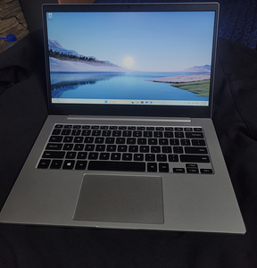 Müün sülearvuti Galaxy Book Go