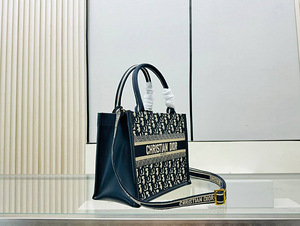 Christian Dior Book Tote Small (4 foto / 10)