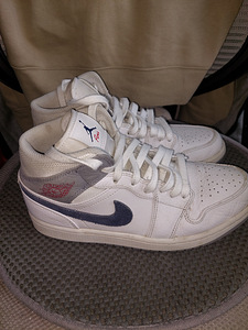 Air Jordan 1 mid (4 foto / 5)