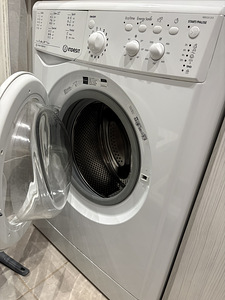 Pesumasin Indesit IWSC 61253 C ECO (2 foto / 7)