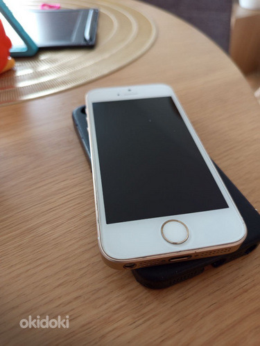 Apple iPhone SE 16GB Gold (MLXM2EL/A)