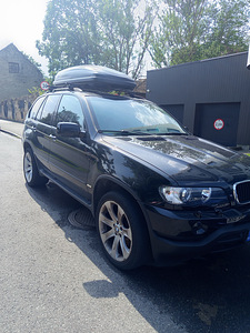 Черный BMW X5 E53 2002 года (1 фото из 4)