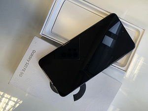 Samsung Galaxy S21 FE 128Gb Black (2 foto / 4)
