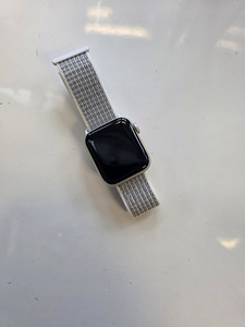 Apple Watch SE 2 40MM LTE (1 foto / 1)
