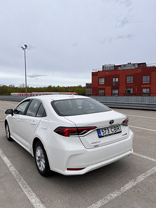 Toyota Corolla Hybrid LPG 2022 rent (2 foto / 5)