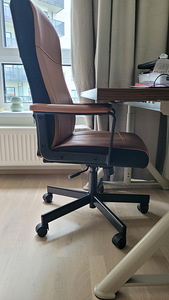 Офисный стул MILLBERGET (3 фото из 4)