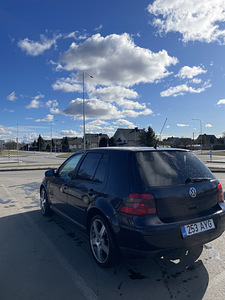 Volkswagen 4 (4 foto / 5)