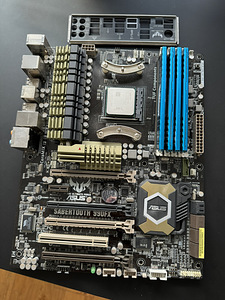 AMD FX-8150 + Asus Sabertooth 990FX + 16GB Corsair DDR3 (1 foto / 1)