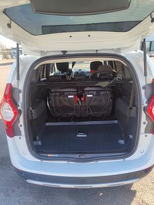 Dacia Lodgy Stepway 1.5 85kW 7 kohta (8 foto / 10)