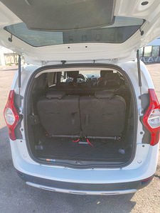 Dacia Lodgy Stepway 1.5 85kW 7 kohta (9 foto / 10)