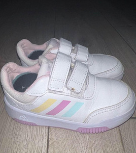 Кроссовки Adidas (1 фото из 4)