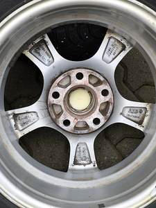 5x114,3 литые диски + 195/65 R15 шипованные шины Nokian 6-7 (4 фото из 4)
