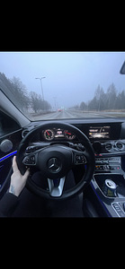 Mercedes Benz E220 (6 фото из 8)