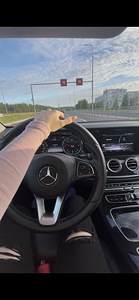 Mercedes Benz E220 (7 фото из 8)