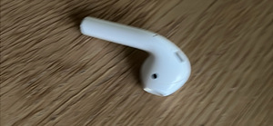 Airpods parempoolne klapp (1 foto / 3)