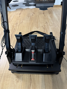 Thrustmaster T248 + Thrustmaster TH8S Shifter + подставка (6 фото из 10)