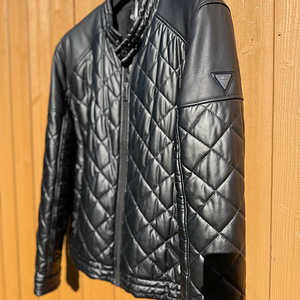 GUESS jakk (6 foto / 10)