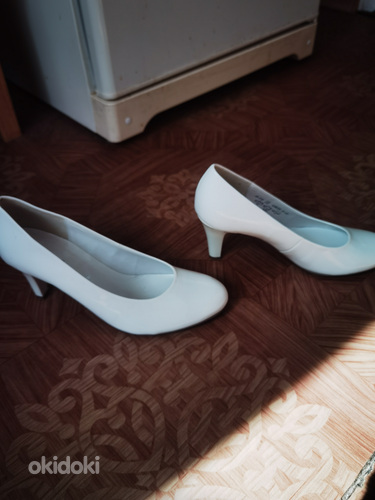 Женские белые туфли (фото #1)