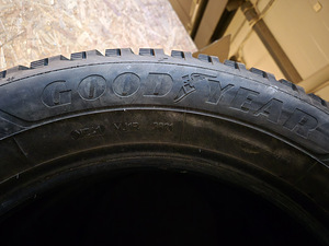 Goodyear UltraGrip Arctic 2 225/60R17 103T naastrehv (4 foto / 5)