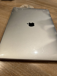 Apple MacBook Pro 2018 | 15.4" | Touch Bar (5 foto / 10)
