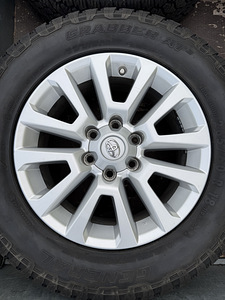 Toyota Land Cruiser 18’ veljed + rehvid 2 jooksu