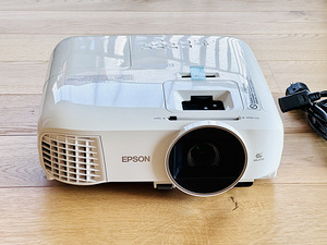 Epson EH-TW5600 (2 фото из 3)