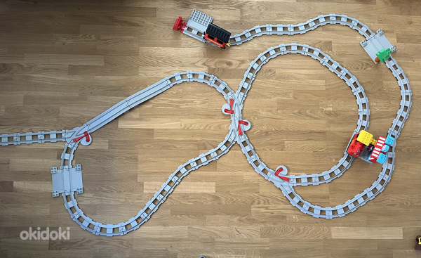 Лего-поезд и железнодорожный путь (фото #1)