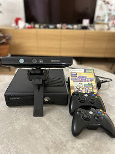 Xbox 360 + Kinect Sensor + 2 пульта дистанционного управлени (1 фото из 5)