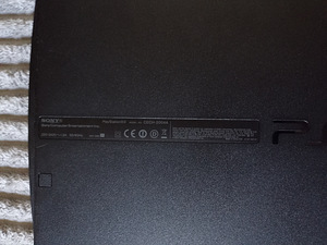 Pradam PlayStation Slim mängude ja kahe juhtkangiga (2 foto / 4)
