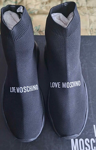 Moshino (2 фото из 3)