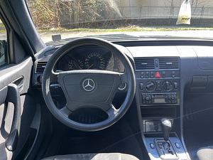 Mercedes C200 универсал (5 фото из 7)
