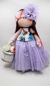 Интерьерная кукла с фиолетовой юбкой