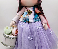 Интерьерная кукла с фиолетовой юбкой