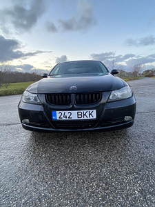 BMW e90 2006 года (1 фото из 13)