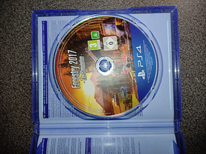 Диски на PS4 (2 фото из 5)